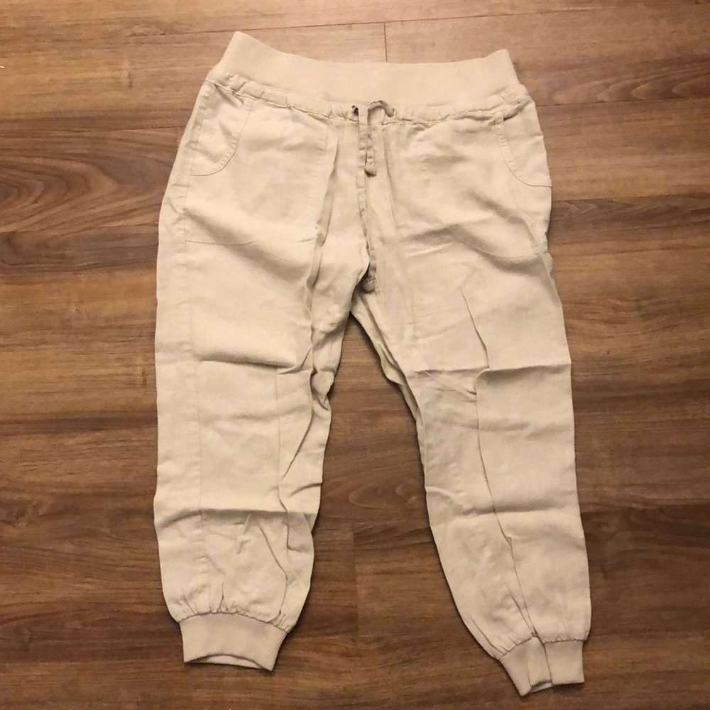 Forever 21 - Canvas capri pants